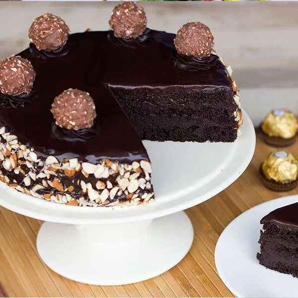 Delicious-ferrero-rocher-cake.jpg
